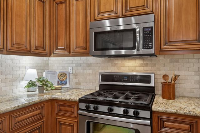 102 Cezanne Ln, Folsom, CA 95630