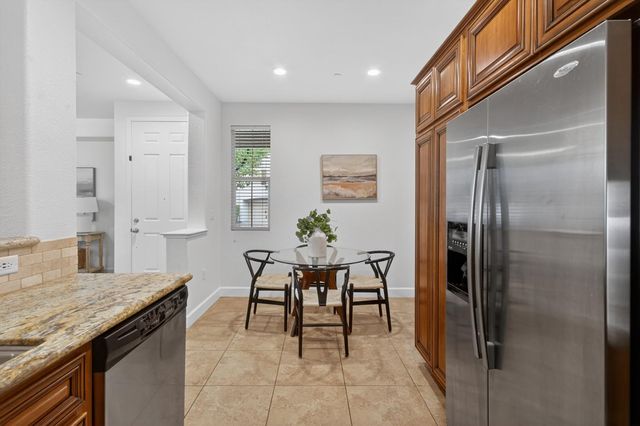 102 Cezanne Ln, Folsom, CA 95630