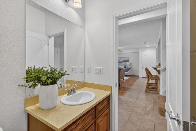 102 Cezanne Ln, Folsom, CA 95630