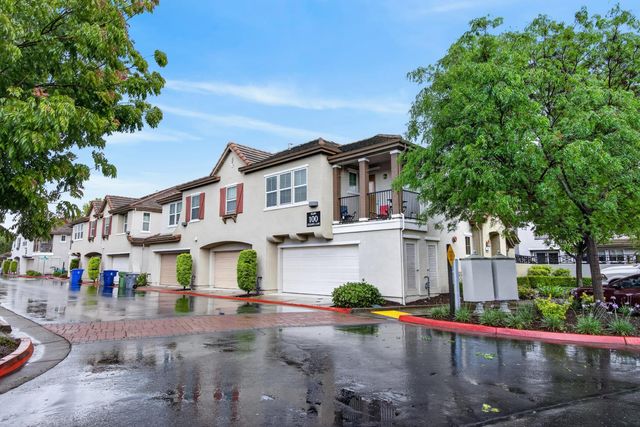102 Cezanne Ln, Folsom, CA 95630