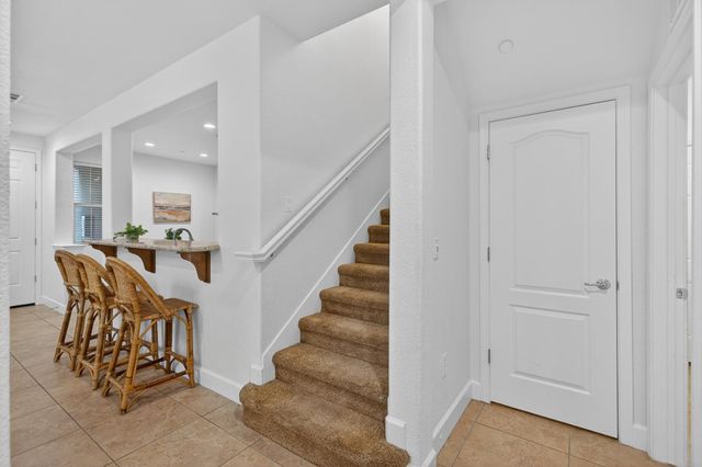 102 Cezanne Ln, Folsom, CA 95630
