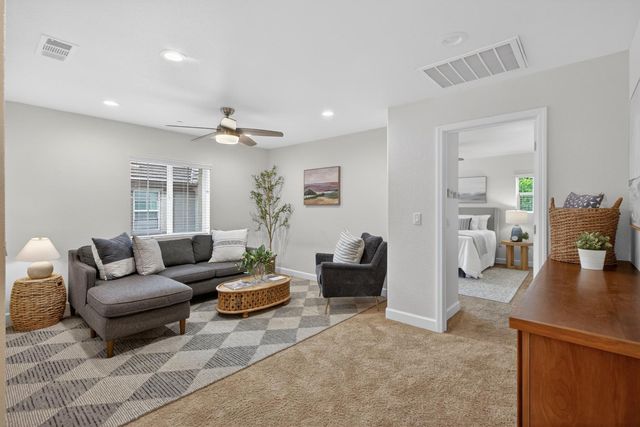 102 Cezanne Ln, Folsom, CA 95630