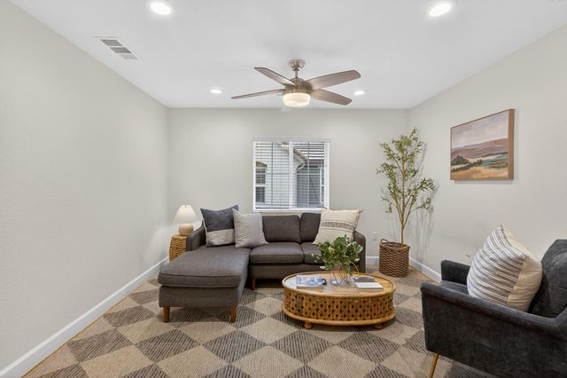 102 Cezanne Ln, Folsom, CA 95630