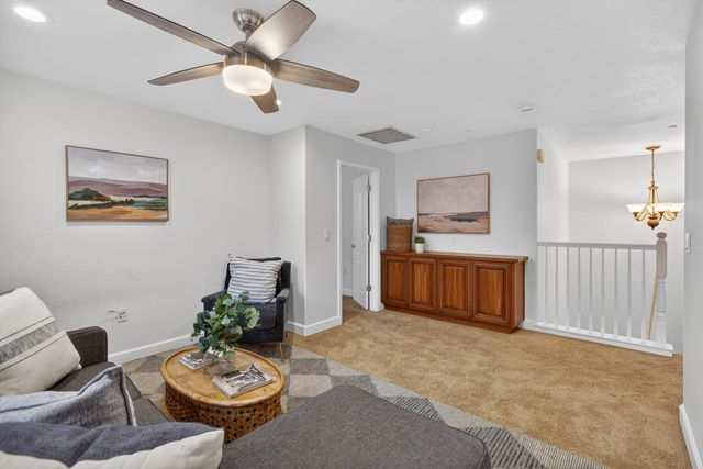 102 Cezanne Ln, Folsom, CA 95630