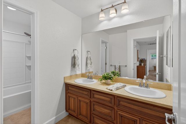 102 Cezanne Ln, Folsom, CA 95630