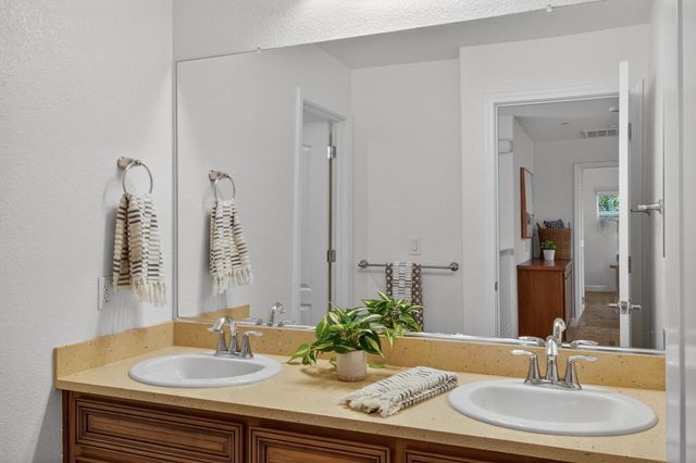 102 Cezanne Ln, Folsom, CA 95630