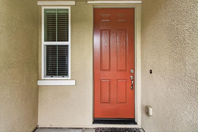 102 Cezanne Ln, Folsom, CA 95630