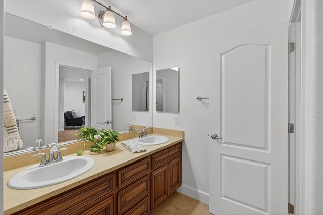 102 Cezanne Ln, Folsom, CA 95630
