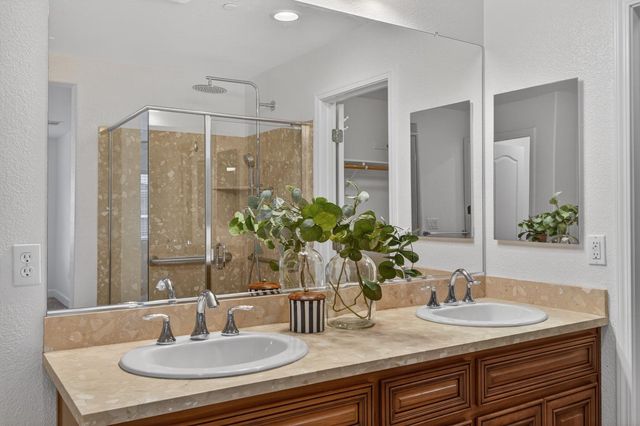 102 Cezanne Ln, Folsom, CA 95630