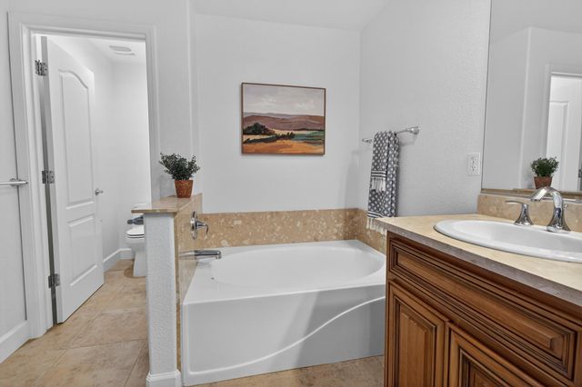 102 Cezanne Ln, Folsom, CA 95630