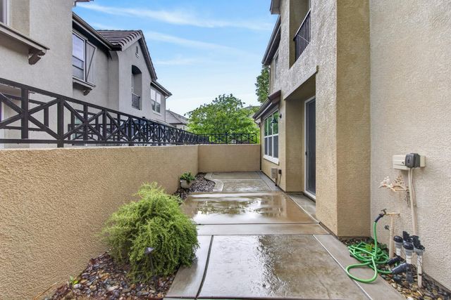 102 Cezanne Ln, Folsom, CA 95630