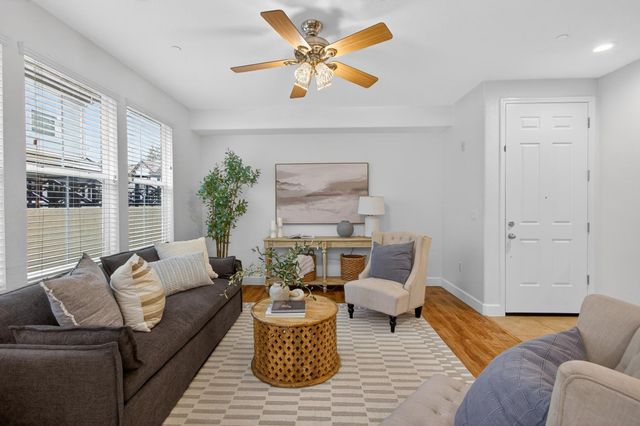 102 Cezanne Ln, Folsom, CA 95630