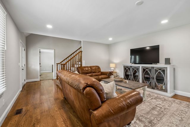 7672 Jones Rd, White House, TN 37188
