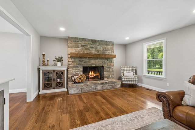 7672 Jones Rd, White House, TN 37188