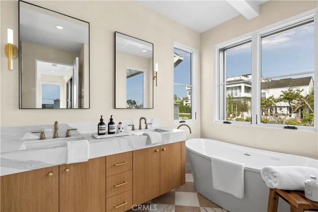 715 Poinsettia, Corona Del Mar, CA 92625