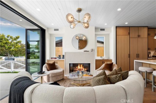715 Poinsettia, Corona Del Mar, CA 92625
