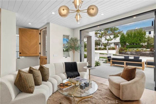 715 Poinsettia, Corona Del Mar, CA 92625