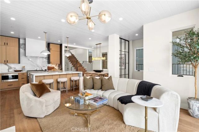 715 Poinsettia, Corona Del Mar, CA 92625