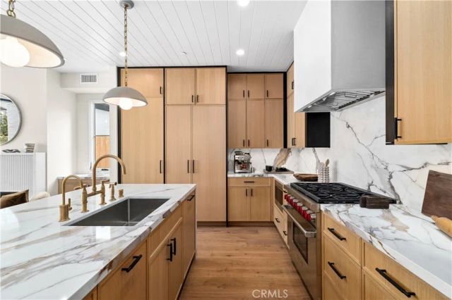715 Poinsettia, Corona Del Mar, CA 92625