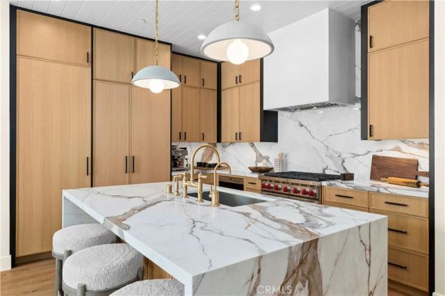 715 Poinsettia, Corona Del Mar, CA 92625