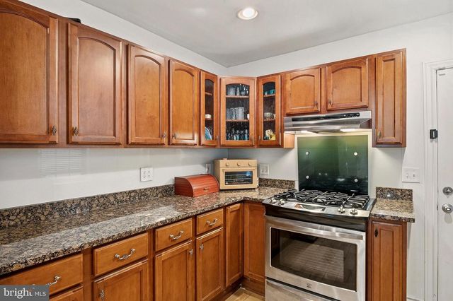 121 W HAMBURG ST, Baltimore, MD 21230