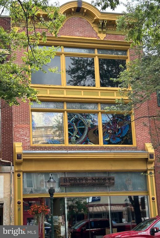 19 N HANOVER ST, Carlisle, PA 17013