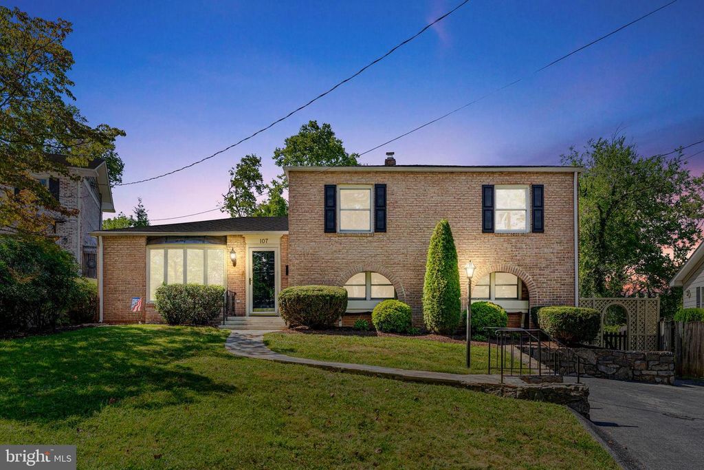 107 ROSZEL RD, Winchester, VA 22601