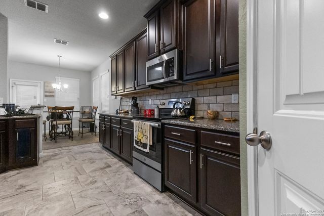 4548 Meadow Green, Schertz, TX 78108