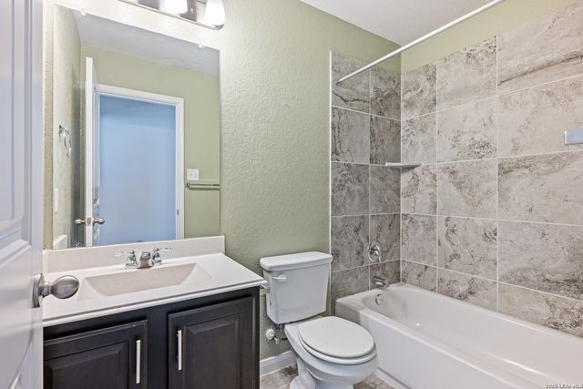 4548 Meadow Green, Schertz, TX 78108