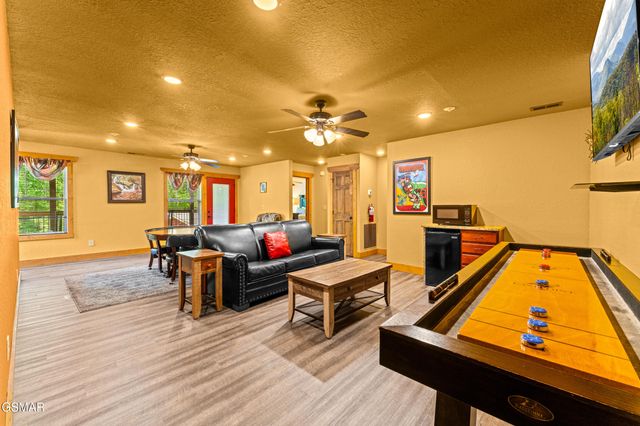 1123 Anastasia Way, Gatlinburg, TN 37738