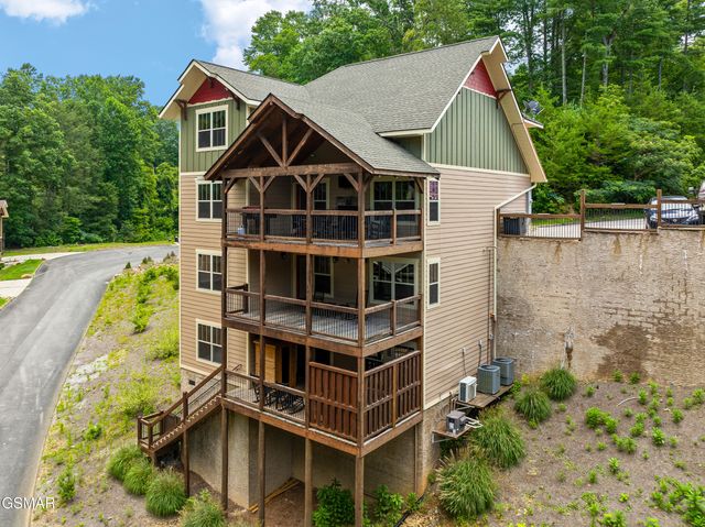 1123 Anastasia Way, Gatlinburg, TN 37738