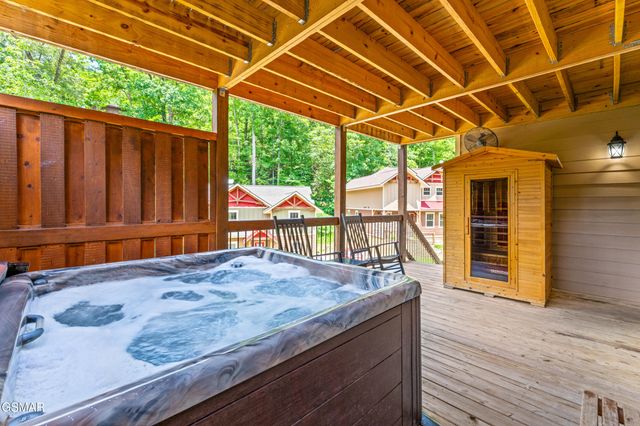 1123 Anastasia Way, Gatlinburg, TN 37738