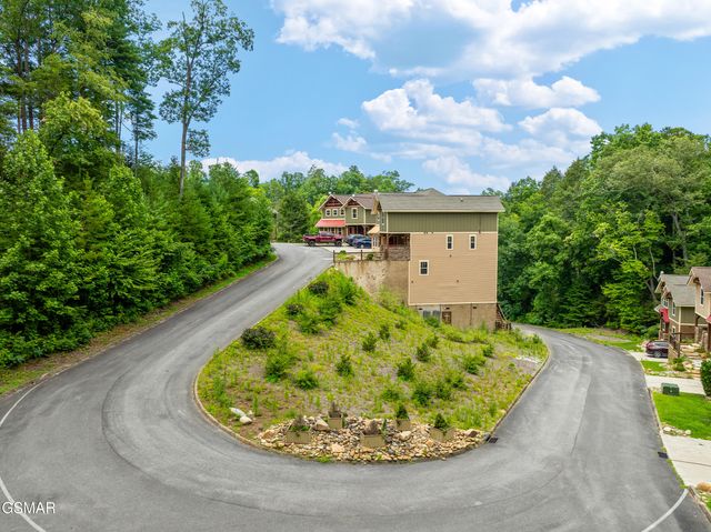 1123 Anastasia Way, Gatlinburg, TN 37738
