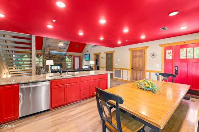 1123 Anastasia Way, Gatlinburg, TN 37738