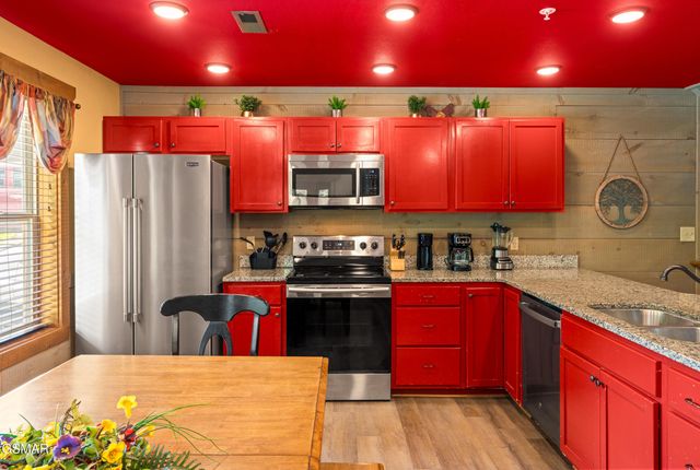 1123 Anastasia Way, Gatlinburg, TN 37738