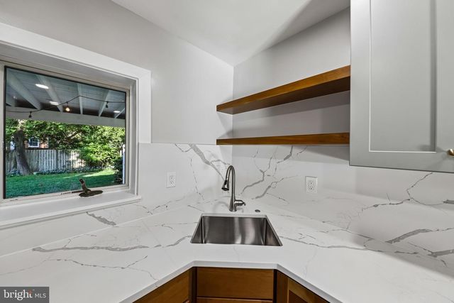312 S FENWICK ST, Arlington, VA 22204