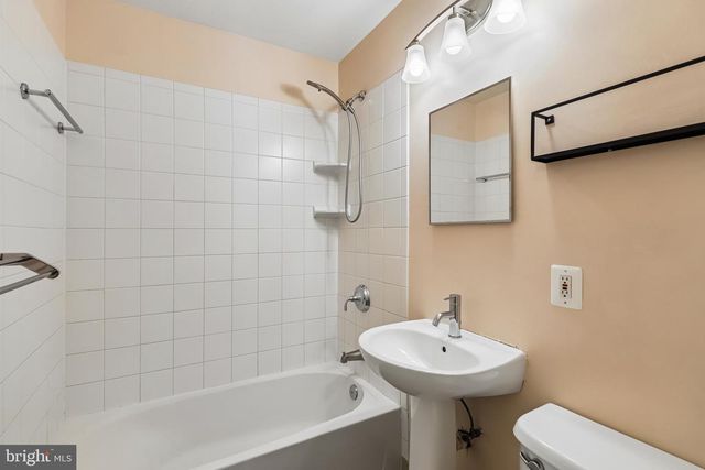312 S FENWICK ST, Arlington, VA 22204