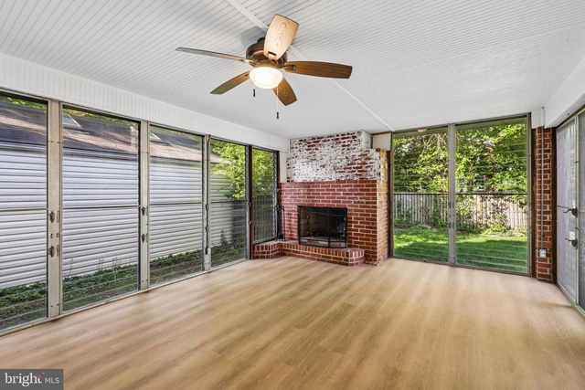312 S FENWICK ST, Arlington, VA 22204