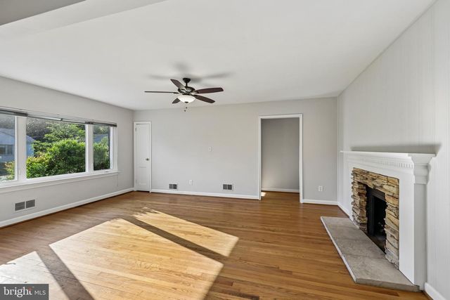 312 S FENWICK ST, Arlington, VA 22204
