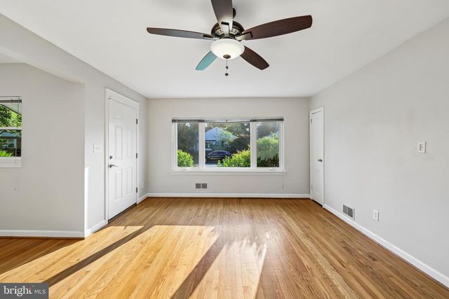 312 S FENWICK ST, Arlington, VA 22204