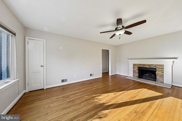 312 S FENWICK ST, Arlington, VA 22204