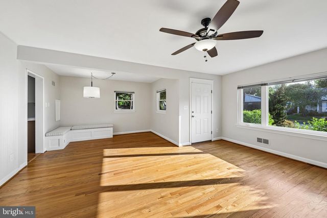 312 S FENWICK ST, Arlington, VA 22204