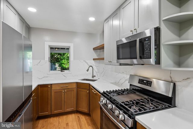 312 S FENWICK ST, Arlington, VA 22204