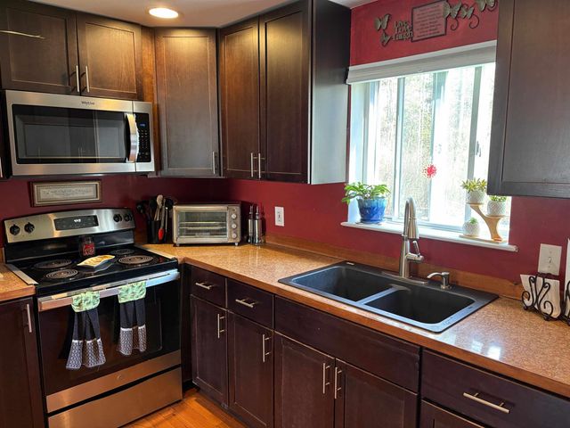 28 Doe Farm Lane, Newmarket, NH 03857