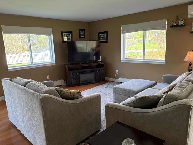28 Doe Farm Lane, Newmarket, NH 03857