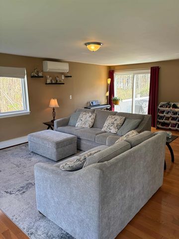 28 Doe Farm Lane, Newmarket, NH 03857