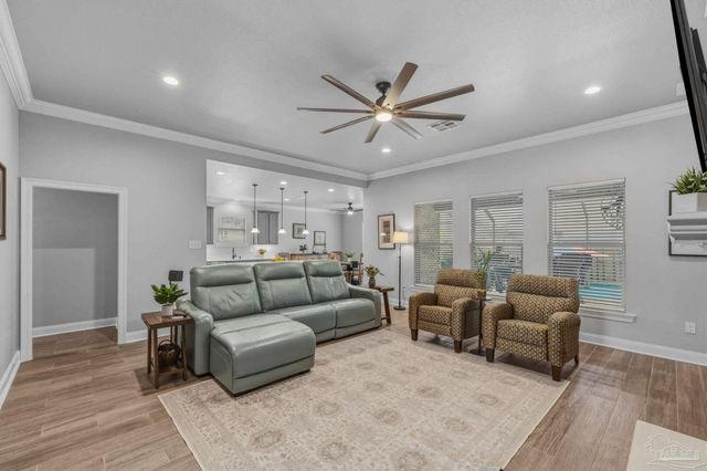 2129 Eagles Ridge Cv, Cantonment, FL 32533