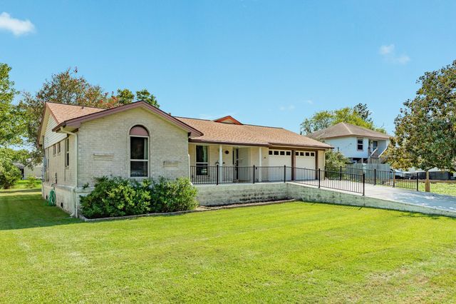 616 Bel Road, Kemah, TX 77565