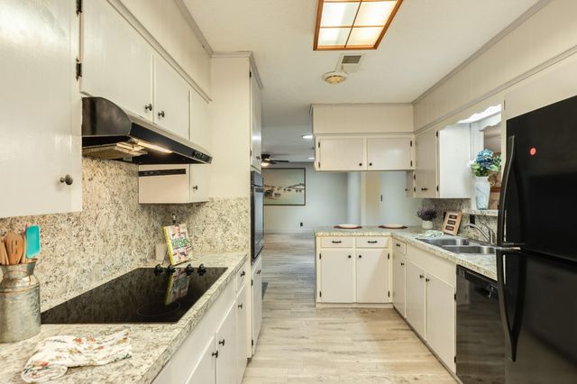 616 Bel Road, Kemah, TX 77565