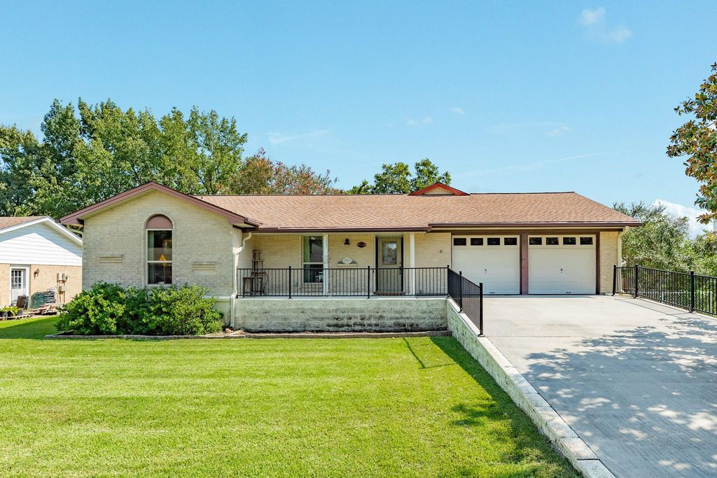 616 Bel Road, Kemah, TX 77565